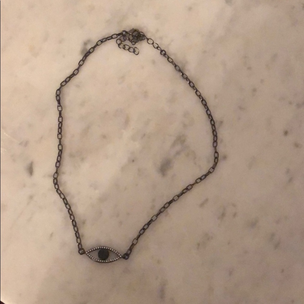 Eye choker!